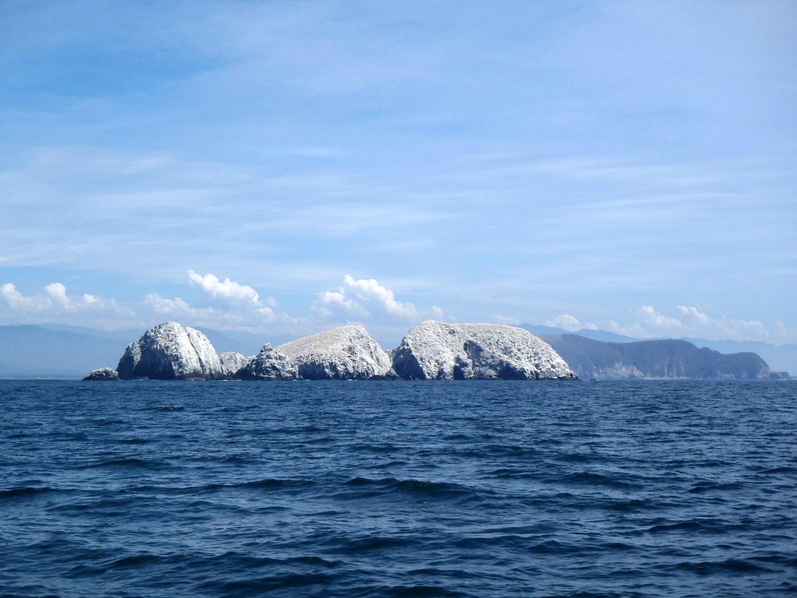 Sailing with Aros Mear From Zihuatanejo to Huatulco