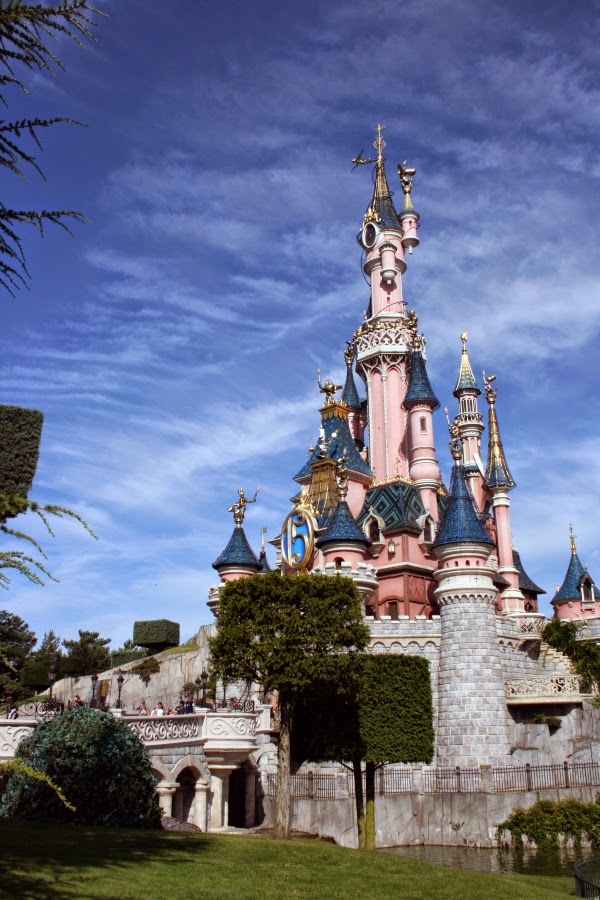 Disneyland Paris Castle by David Jafra, on Flickr Disneyland Paryż