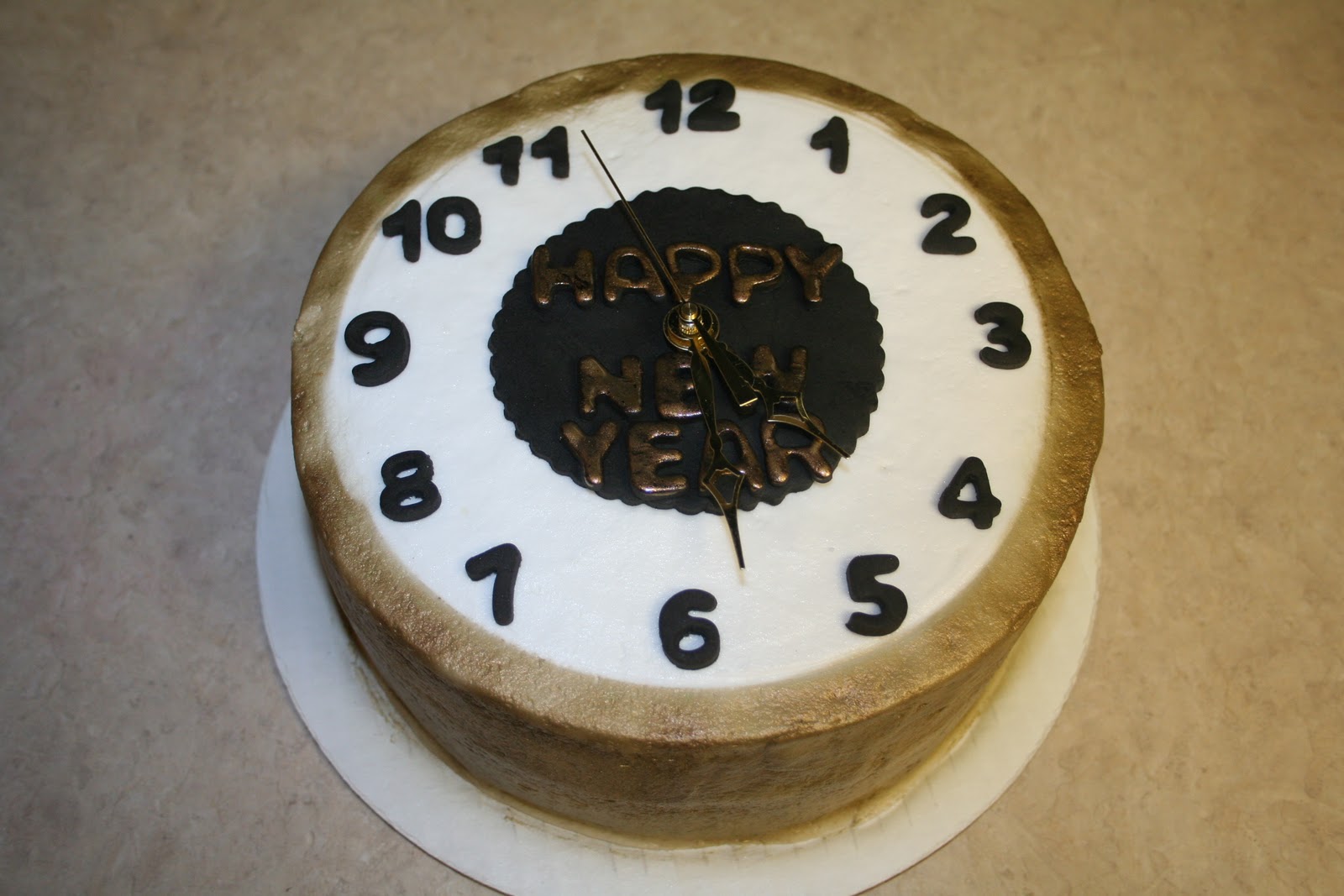 Michele Robinson Cakes: New Year&#039;s Eve Clock Cake