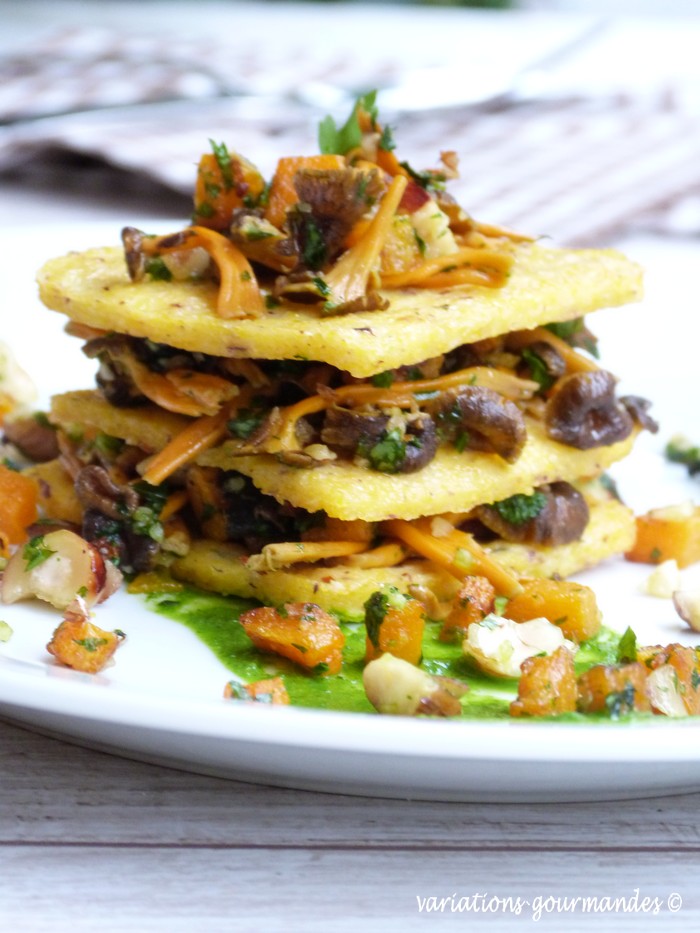 Variations Gourmandes Millefeuille de polenta aux chanterelles d