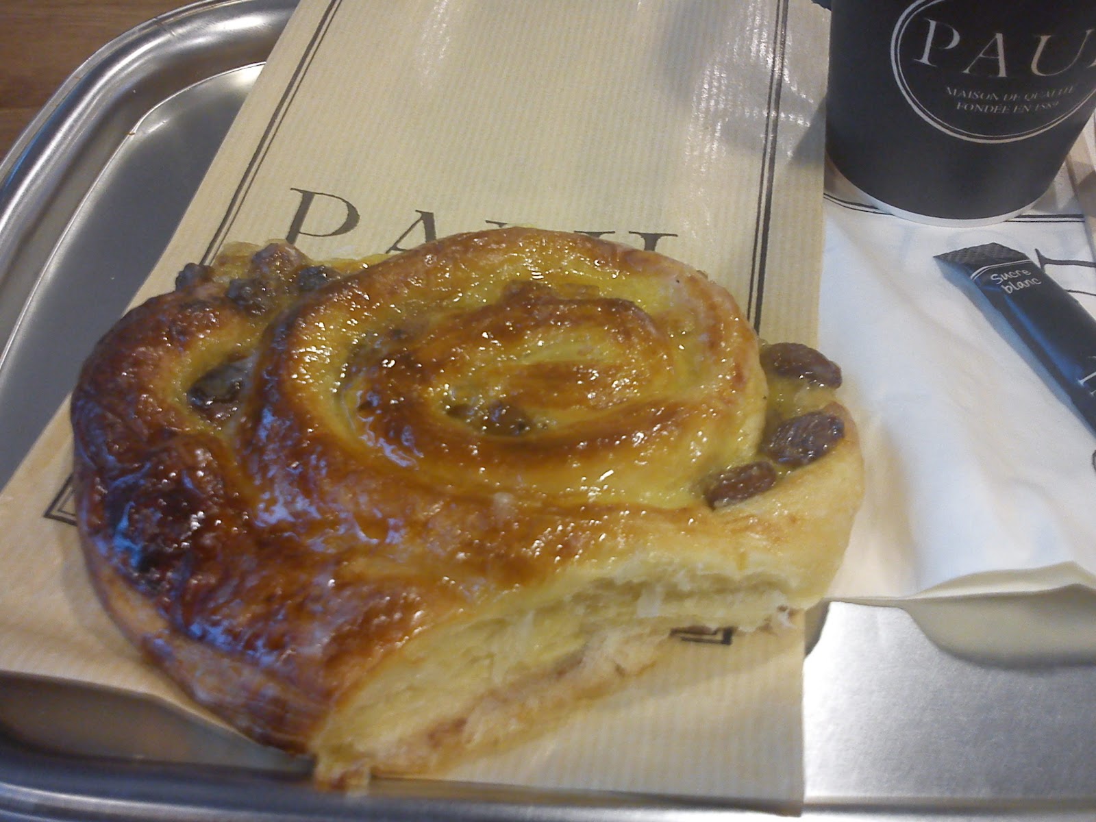 Kitchen of Kiki Raisin "snail" with cinnamon