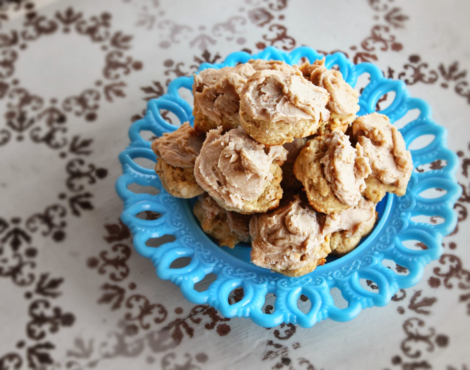 The Good Kind of Crazy Cashew Cookies & Burnt Butter Icing