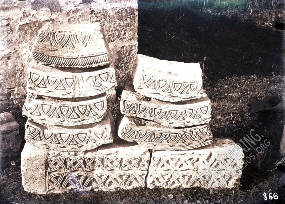 Архитектурные детали с резьбой из храма Св. Троицы, Крым