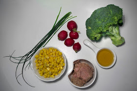 Ensalada de brócoli y atún con rabanitos y maíz - ingredientes