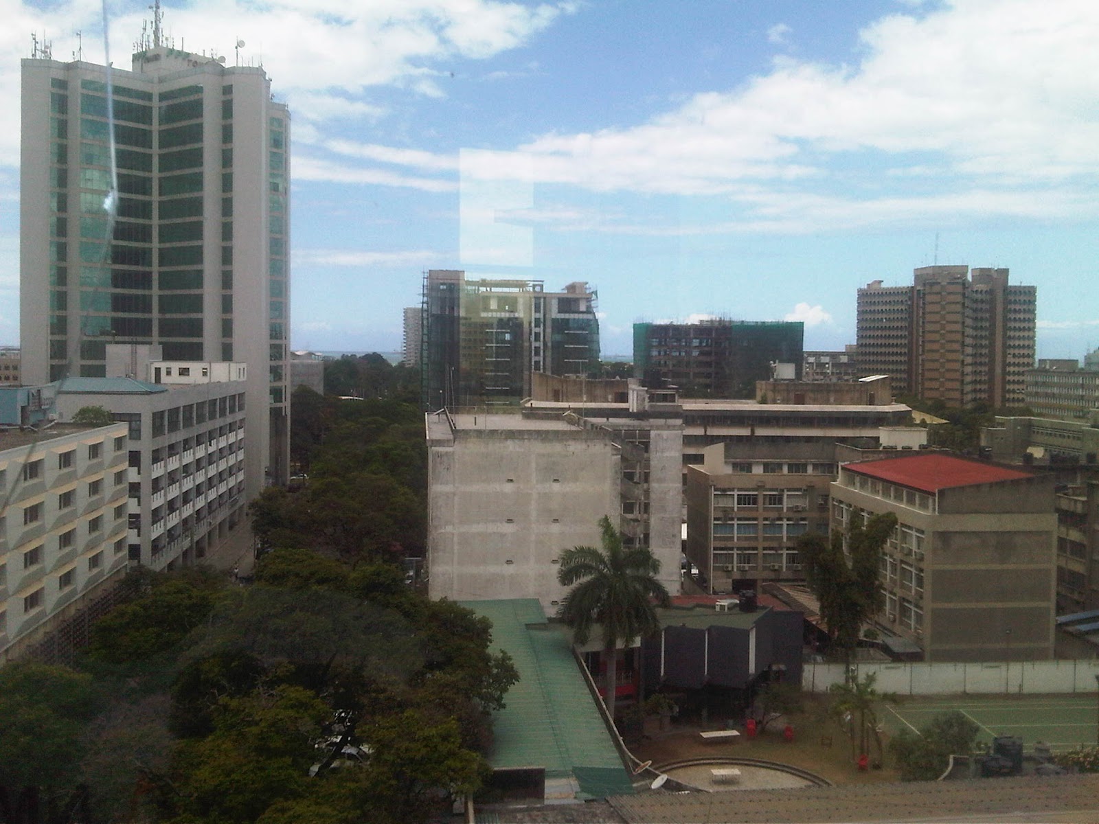 TASWIRA ZA MAJENGO MAREFU MJINI DAR ES SALAAM