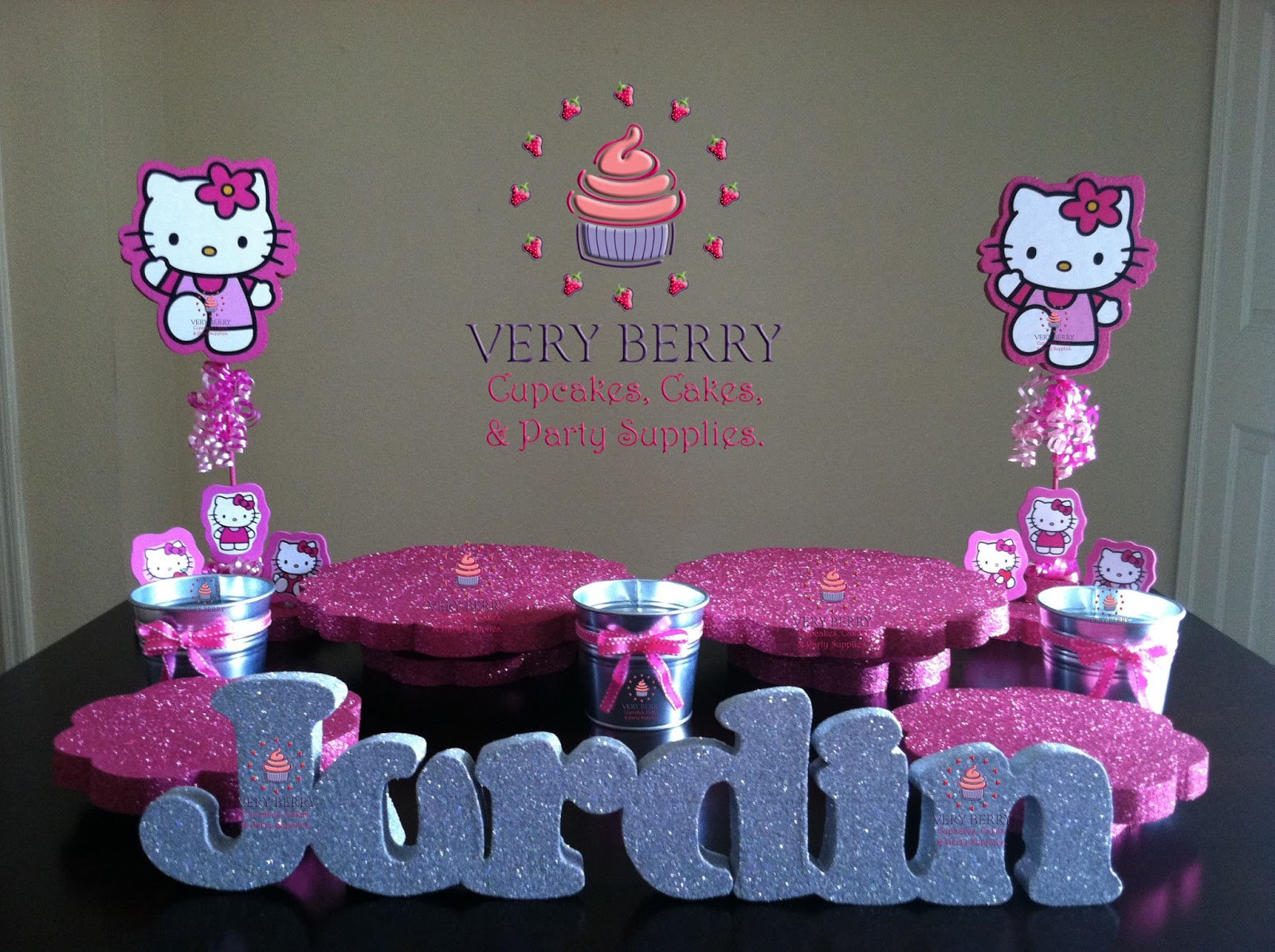 Veryberry Cupcakes HELLO KITTY DESSERT TABLE DECORATION
