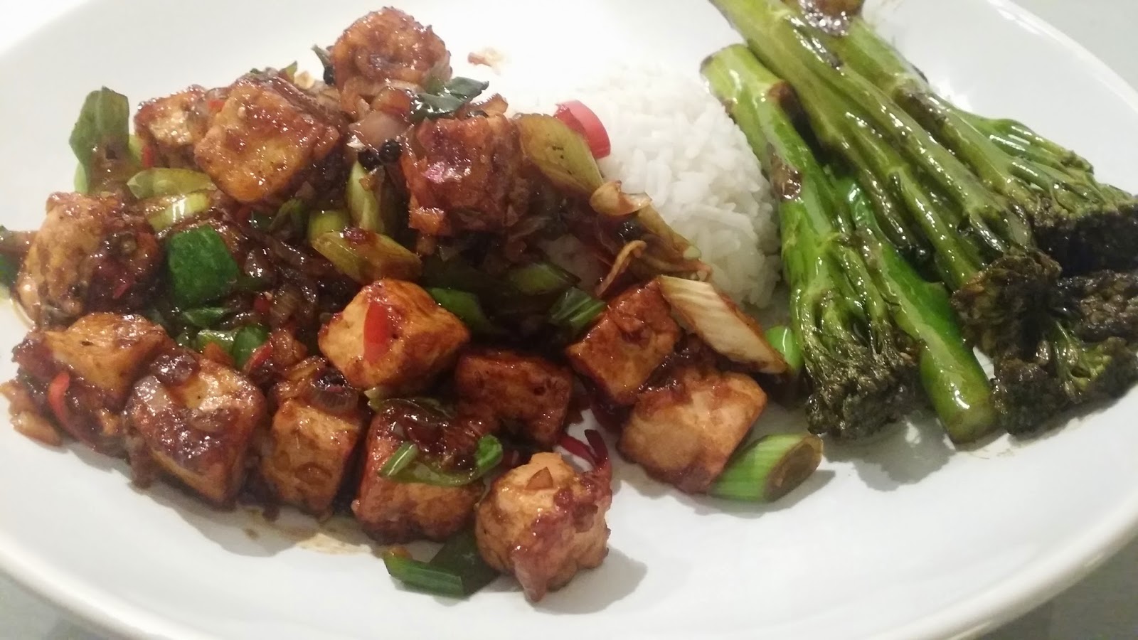 Pittige tofu met zwarte peper van Ottolenghi LeinKookt.... makkelijk