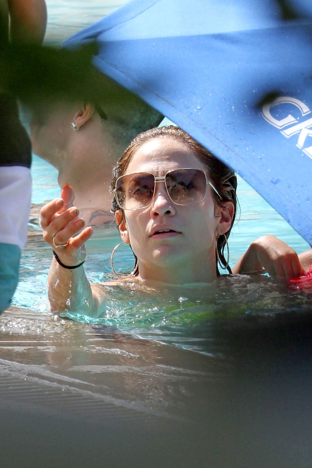 http://4.bp.blogspot.com/-A7EHMGKfhjU/UEEG29bkI1I/AAAAAAAAZmw/yf5Lkd2E2-k/s1600/jennifer_lopez_yellow_bikini_d_14.jpg