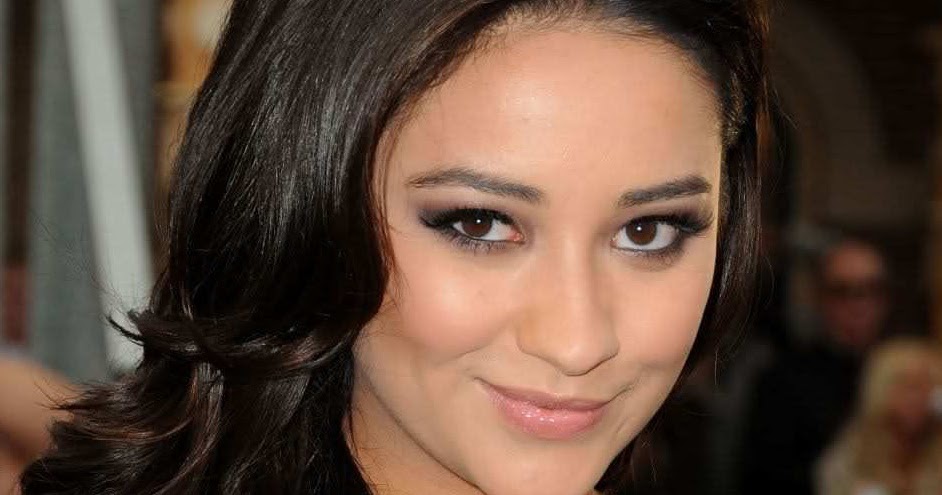 Indian Actress Stills: Shay Mitchell Hot Leggy Show Stills