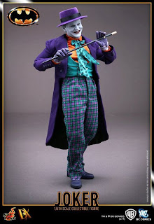 Nuevas figuras de la versión del 89 de Batman y Joker de Hot Toys 26