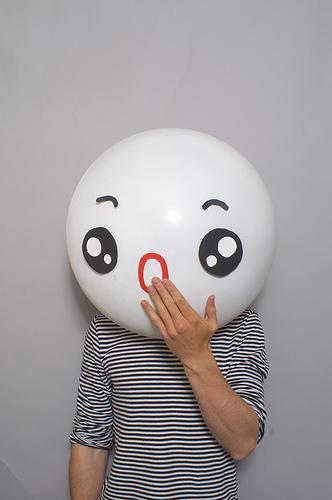 matthew nicholson fotografia divertida linguagem corporal cabeça gigante emoticons