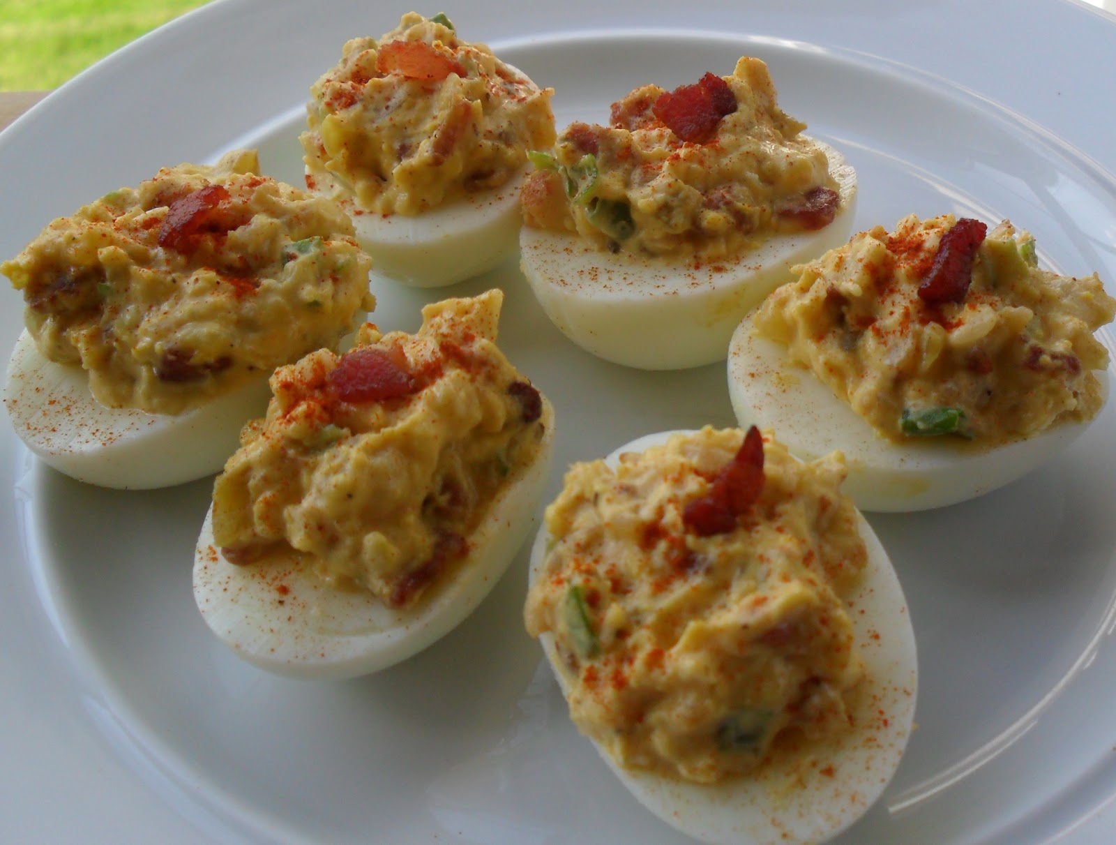 Deviled+eggs+with+bacon+and+horseradish