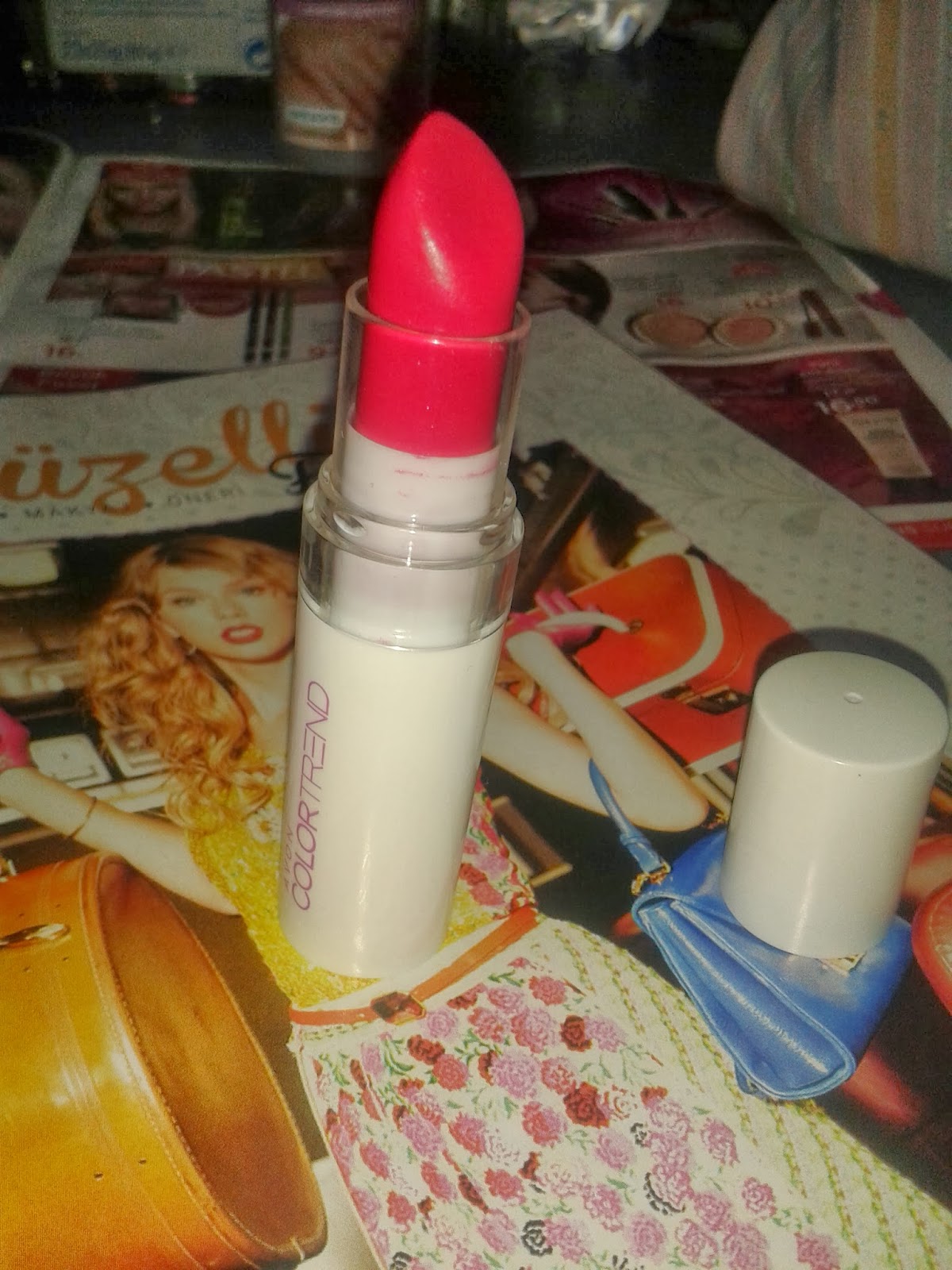 Alışveriş, moda, kozmetik, güzellik..: AVON COLORTREND SERİSİ CHARMER RUJ