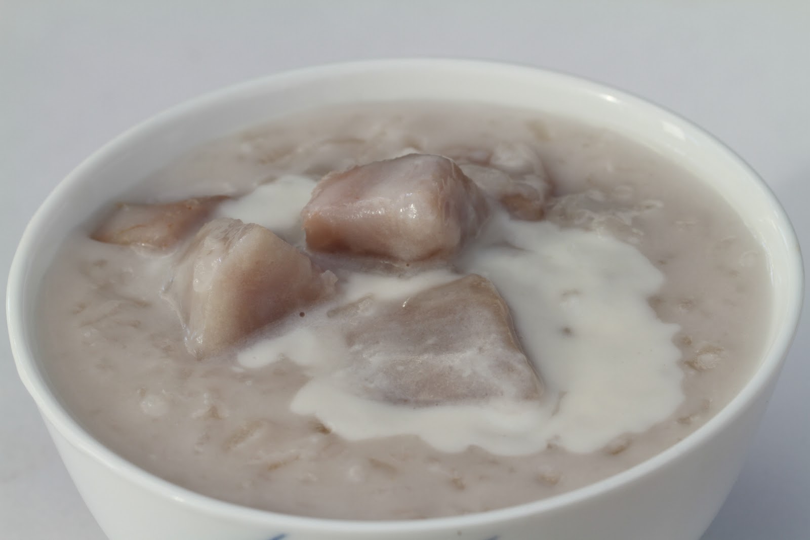 Vietnamese Soul Food Sweet Taro Pudding with Coconut MilkChe Khoai Mon