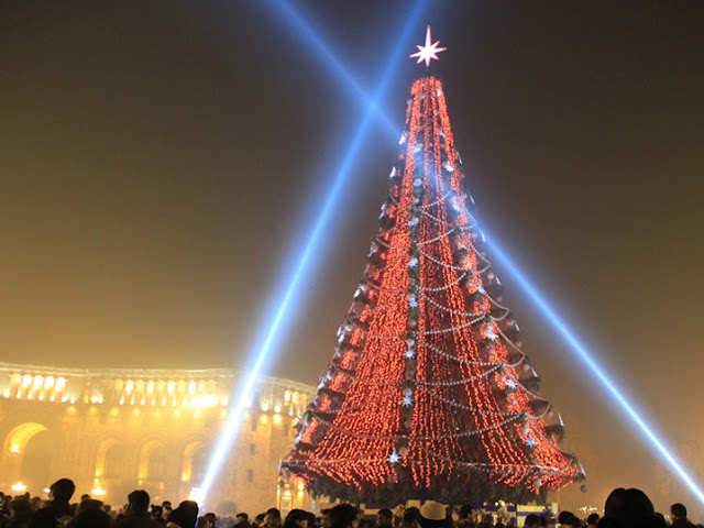 Esta noche enciende árbol Navidad Armenia