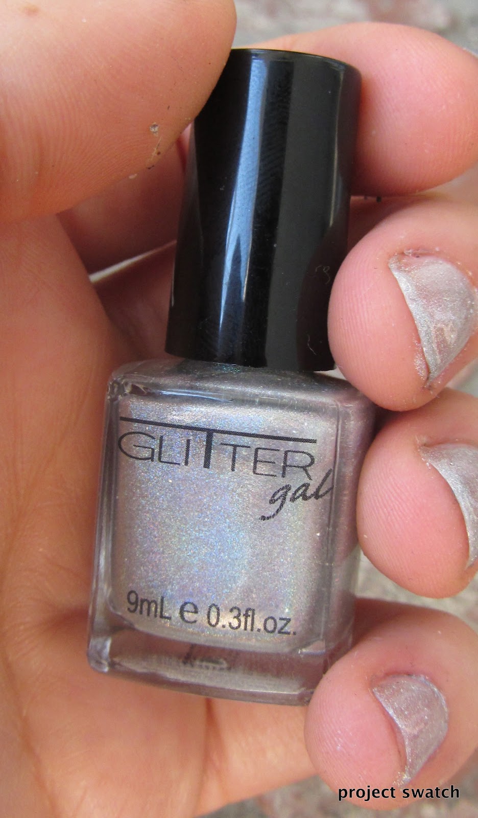 I recently discovered the amazing nail polish website llarowe, which sells a