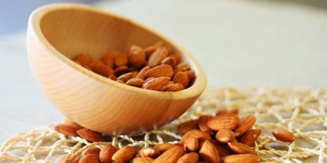 6 Manfaat Kacang Almond Untuk Kesehatan Manfaat minyak dari materi alami kacang almond yang menyimpan segudang manfaat bagi keseha 6 Manfaat Kacang Almond Untuk Kesehatan