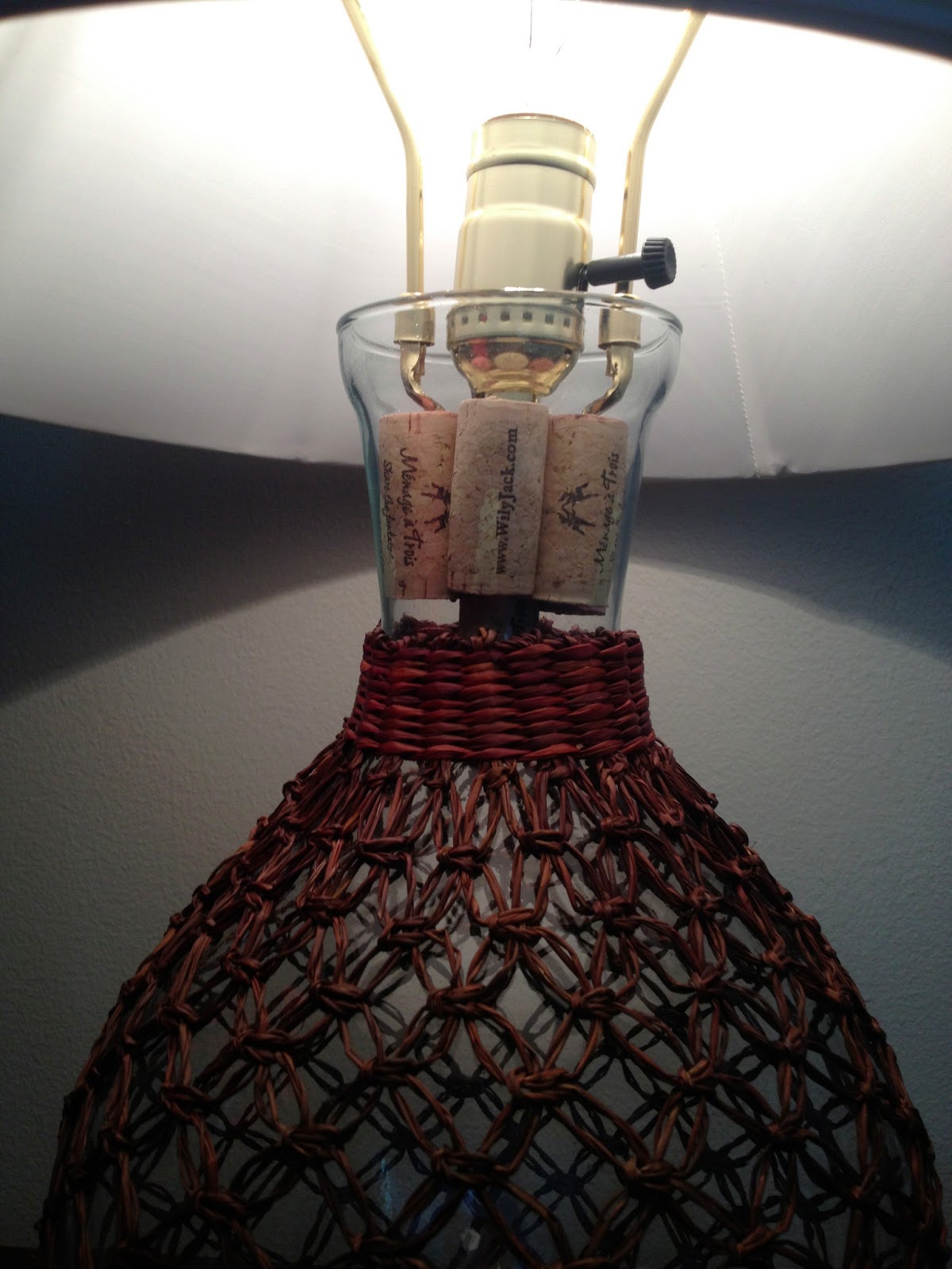 Two It Yourself DIY lamp from a jar or bottle (without drilling into