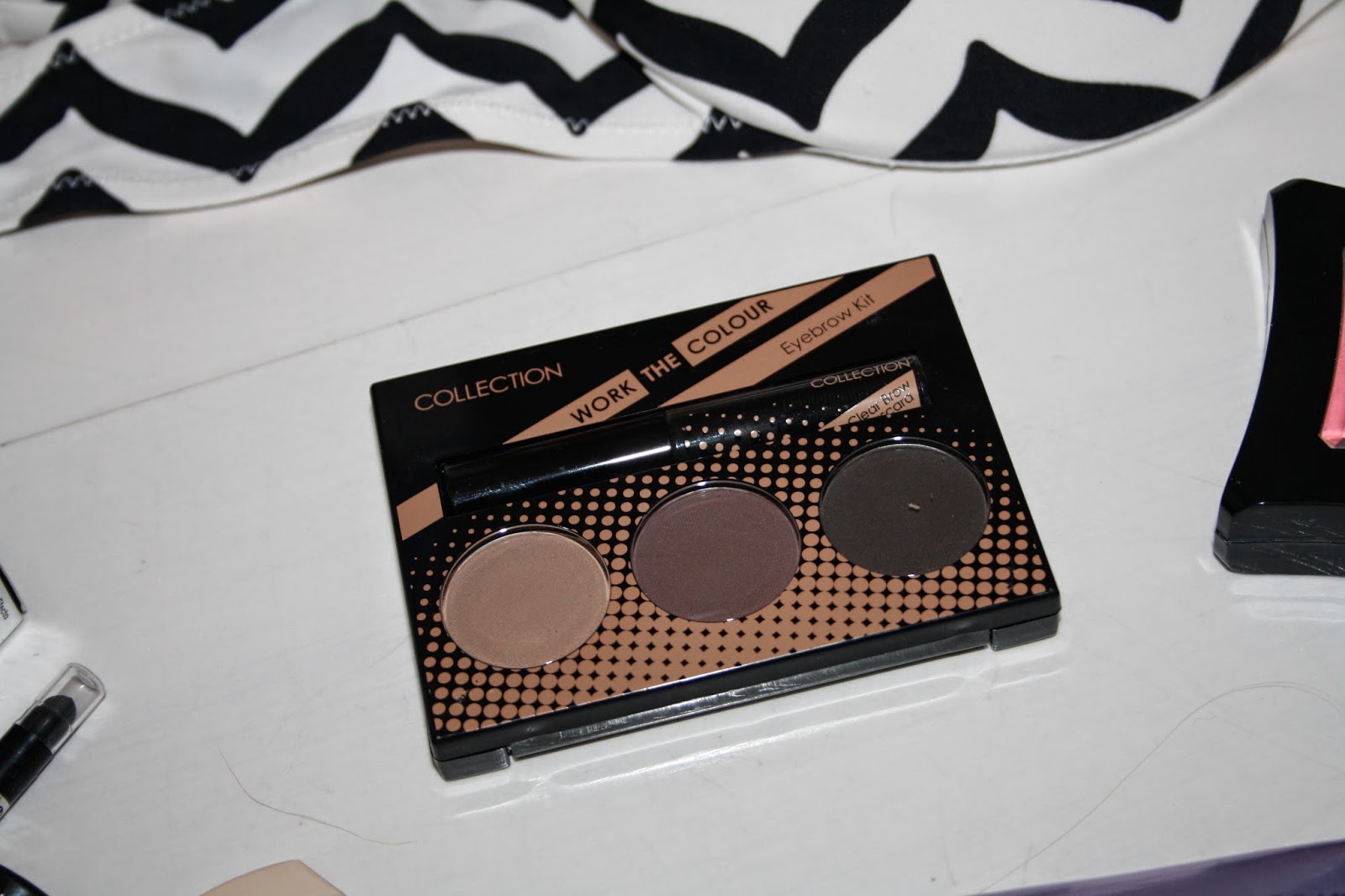 REVIEW COLLECTION WORK THE COLOUR EYEBROW KIT PRETTY YOUNG THING
