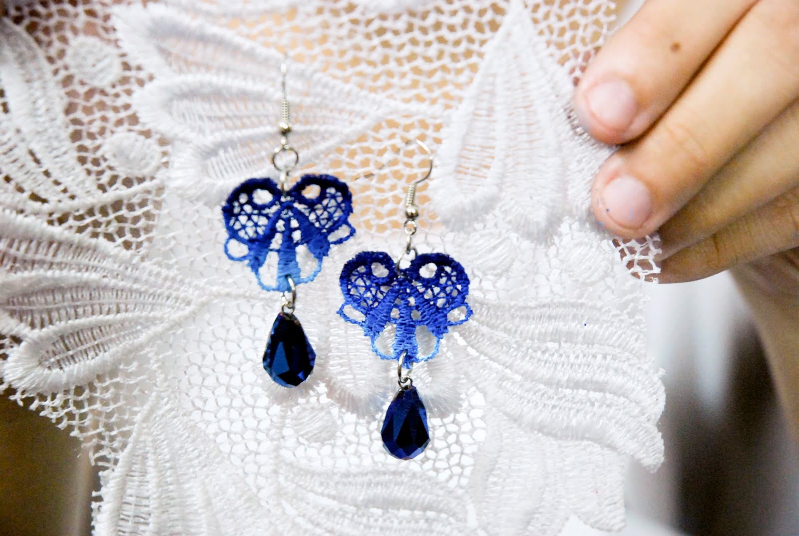 DIY How to make painted lace earrings Oriental Colour