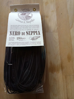Squid Ink Pasta with Prawns (no kitchen gadgets involved!) Squid Ink Pasta with Prawns (no kitchen gadgets involved!) - pack of nero di sepia spaghetti