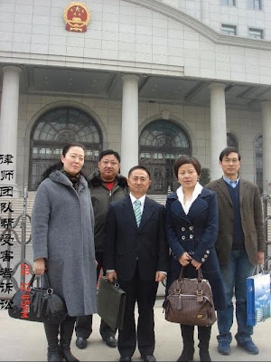 圖：武漢市龍陽湖污染死魚案中律師團隊幫助受害者訴訟