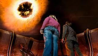 O planeta impossível Cena de Rose e Doutor em Doctor Who, episódio O planeta impossível