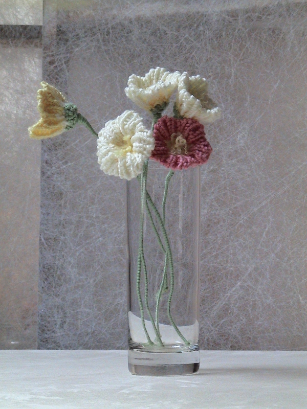 Knitting in the fastlane Knitting a flower