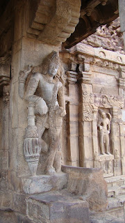 Carvings on the pillar