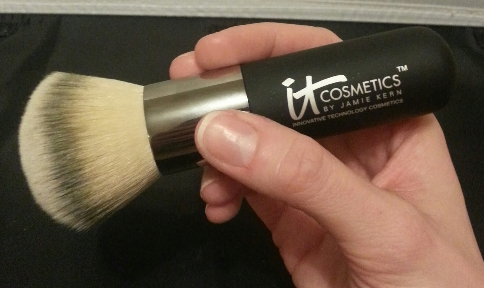 Makeup Matters IT Cosmetics Heavenly Luxe Powder Brush