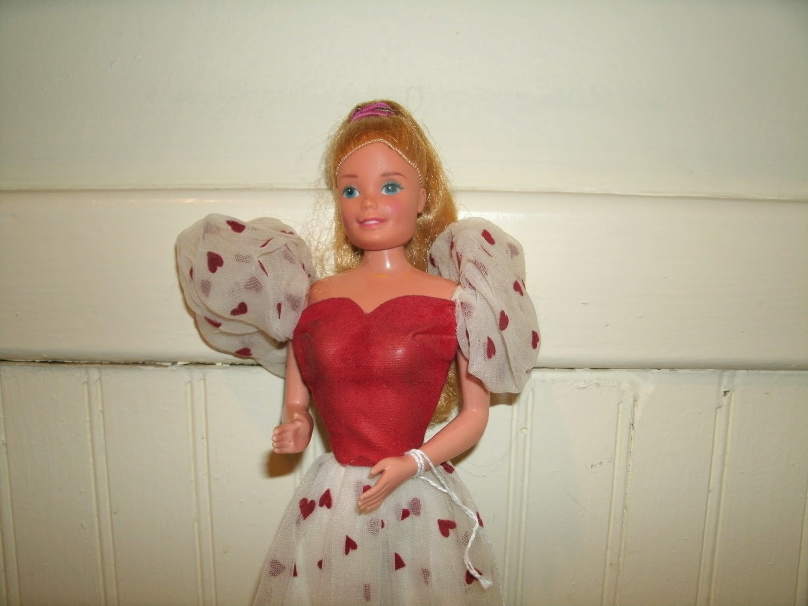 Doll College - Beautiful Dolls: "Loving You Valentine" Barbie from 1983