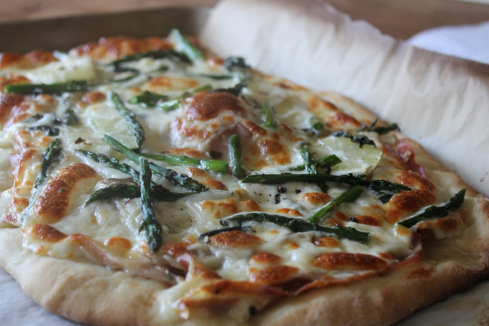 Sous Chef Baby Pizza with Prosciutto, Mozzarella, Asparagus and Lemon