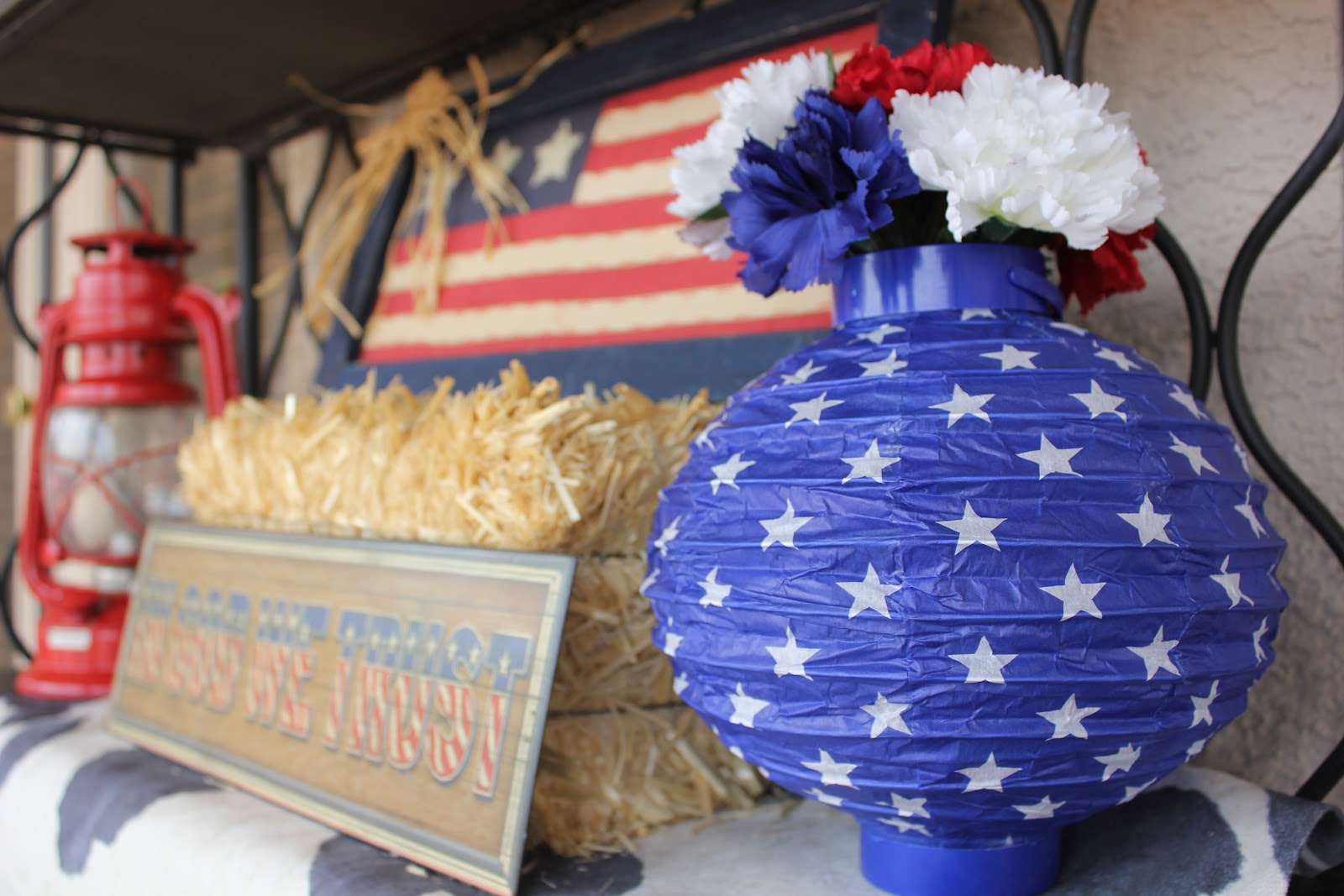 Maddycakes Muse Easy and Inexpensive 4th of July Centerpiece