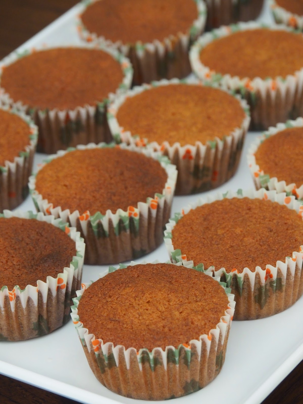 baking banana cupcakes baking banana cupcakes