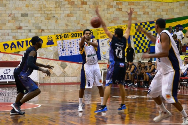 Decidido nos minutos finais, Mogi Basquete é superado pelo São