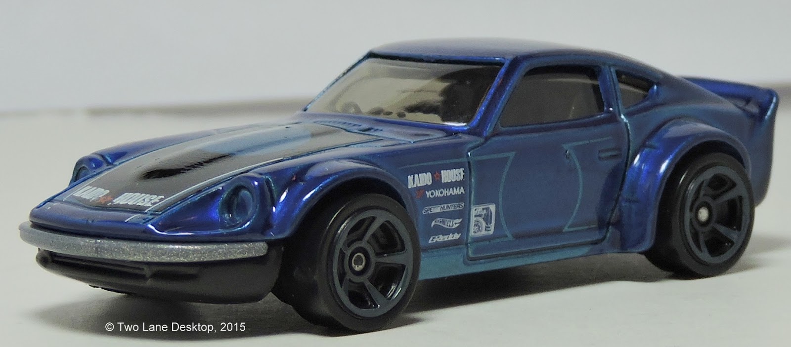 Two Lane Desktop Hot Wheels Nissan Fairlady Z and Datsun 240Z