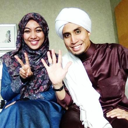 Gambar Don Daniyal dengan Isteri Husna Gambar Don Daniyal dengan Isteri Husna