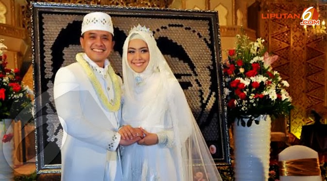 KUMPULAN FOTO OKI SETIANA DEWI VS ORY VITRIO MENIKAH Acara Pernikahan Oki Setiana Dewi Di Menara 165 Jakarta 2014