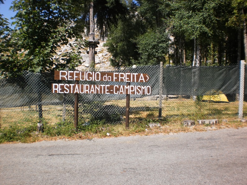 Placa Refúgio da Freita - Restaurante Campismo no Merujal