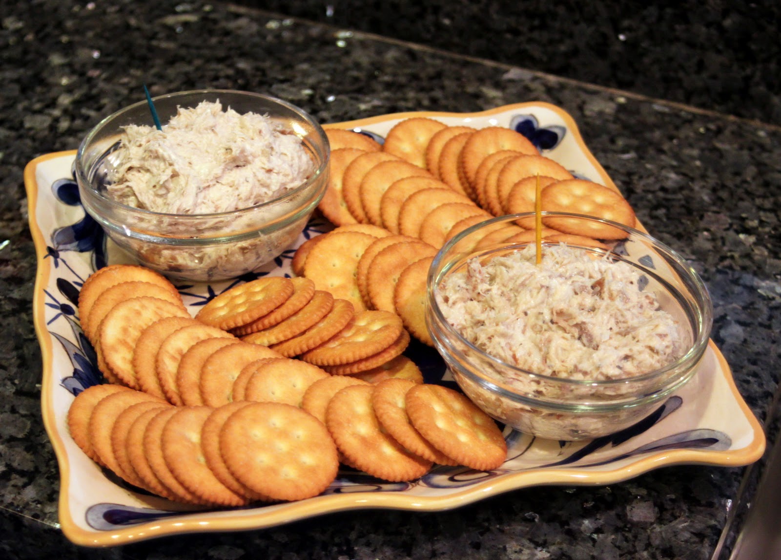 Pineapple Grass Fish Dip FaceOff