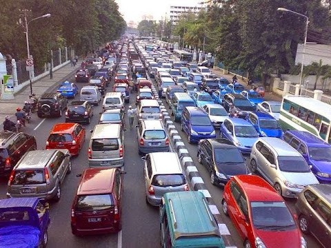 Solusi Absurd Ngatasi Macet Ibukota !