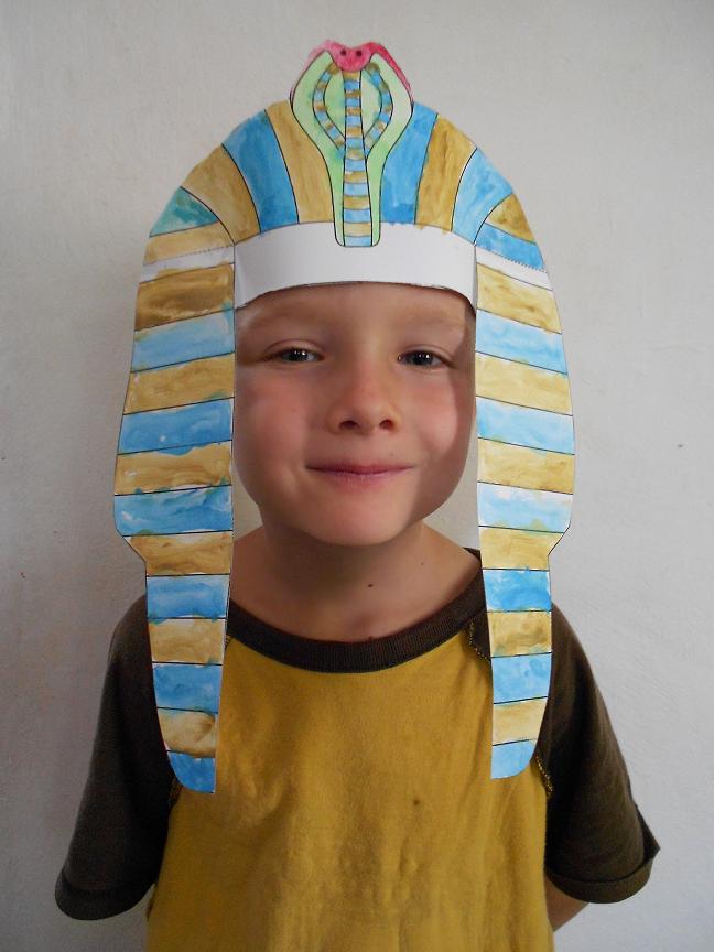 All That's Goood What did the Pharaohs wear on their heads?