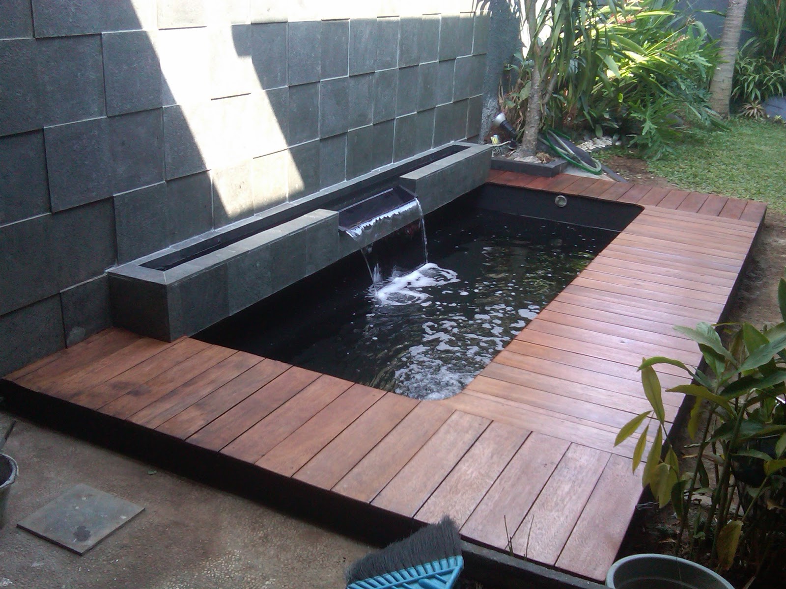 PROFESIONAL KOLAM KOI: kolam koi koleksi kami yang baru diselesaikan