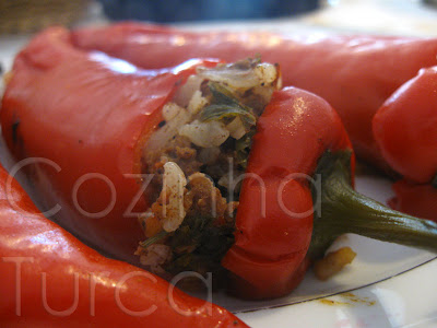 Pimentos Vermelhos Recheados (Etli Kırmızı Biber Dolması)