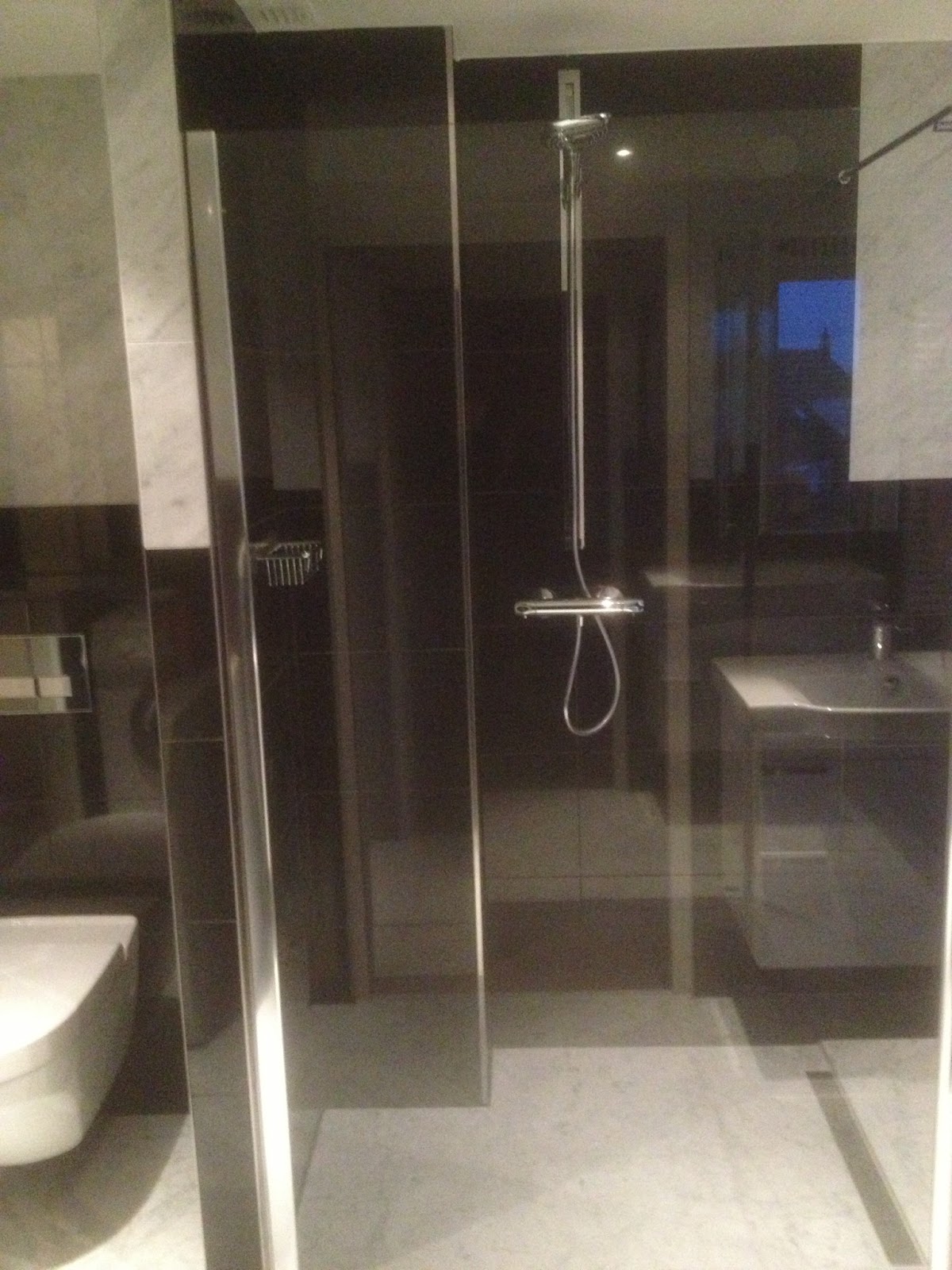 VanDenBoomBouw Natuurstenen badkamer renovatie Kleine Badkamer Indeling ~ VanDenBoomBouw Natuurstenen badkamer renovatie