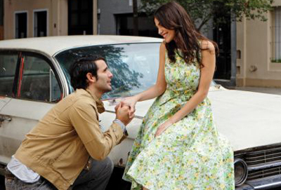 http://4.bp.blogspot.com/-AP438xJs9eg/Txw3eHLAloI/AAAAAAAAAGo/A-n2Yj95frc/s1600/Boy+On+Knee+Proposing.jpg