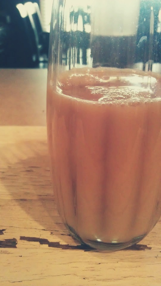 DIY Iced Black Tea with Milk & Cinnamon Dolce drinktheearth