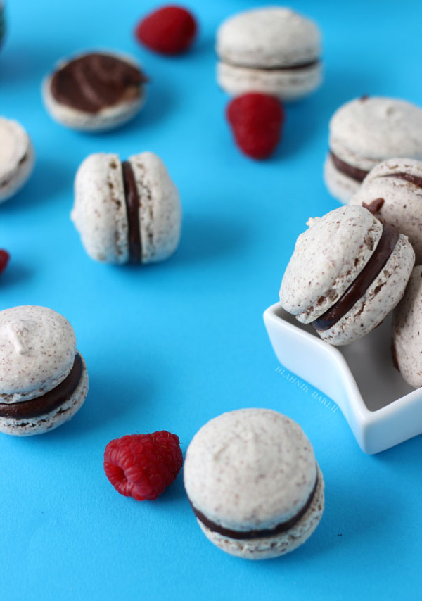 Hazelnut Macarons with Chocolate Ganache via Blahnik Baker 3 | 10 Pretty Pastries | 32 |