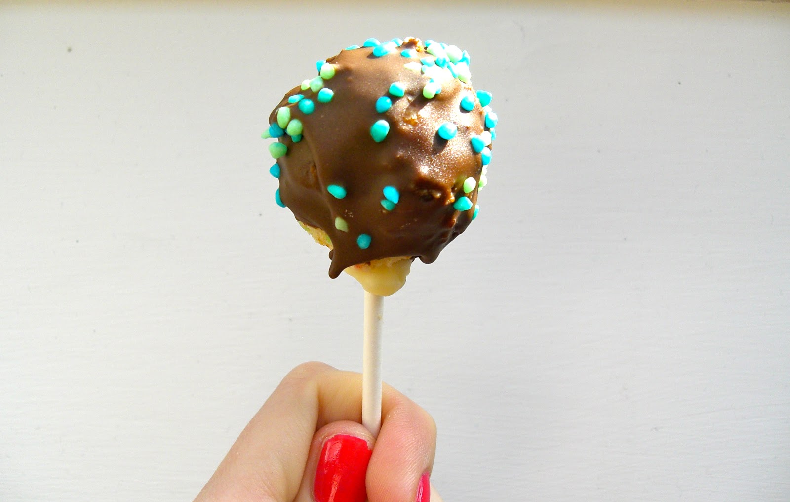 Recipe Funfetti Cake Pops Rhyme & Ribbons
