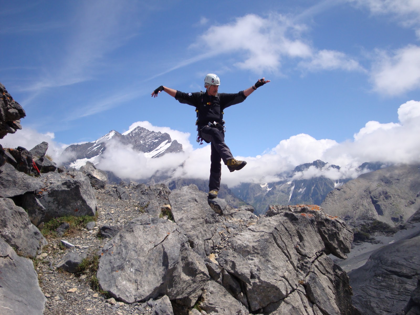 Rob Thornton's Solo Mountaineering Blog. SOLO SELFBELAY ON RIDGE AND TRAVERSE.